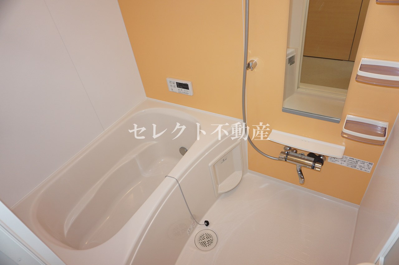 バス・シャワールーム　【ＡＬＢＡーＣＡＳＡIII】落ち着いた空間のお風呂です