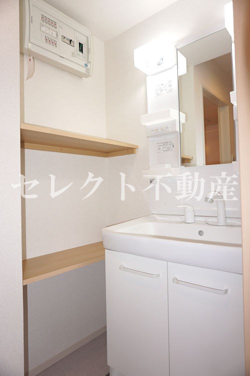 洗面設備　【ＡＬＢＡーＣＡＳＡIII】ゆったりとスペースのある洗面所