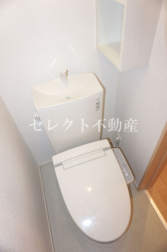 トイレ　【ＡＬＢＡーＣＡＳＡIII】ゆったりとした空間のトイレです