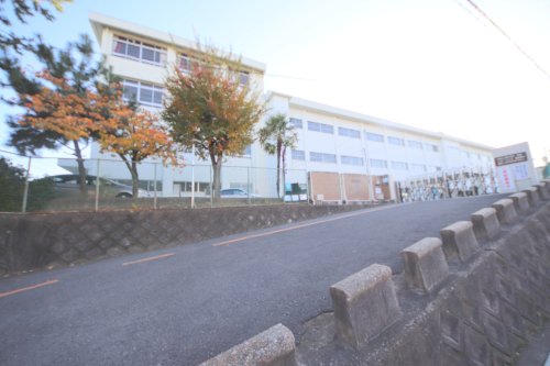 小学校　奈良市立六条小学校（小学校）まで1906m