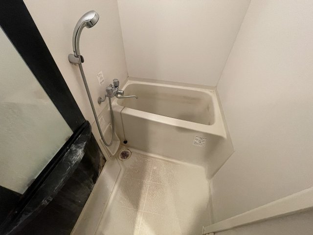 バス・シャワールーム　コンパクトで使いやすいお風呂です
