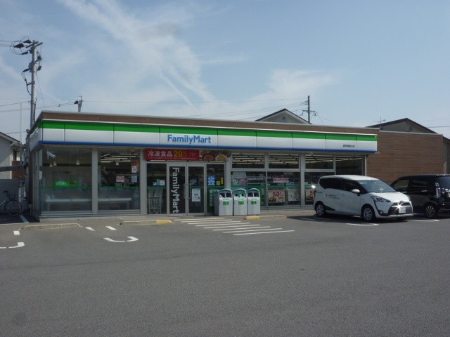 コンビニ　ファミリーマート 諫早真津山店（コンビニ）まで982m