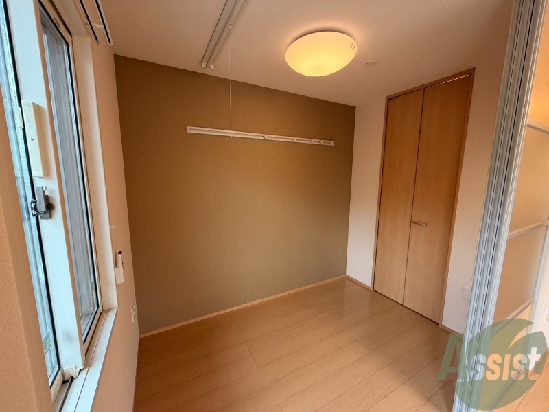 その他部屋・スペース　寝室はリビング隣の３帖の洋室をお使いください。