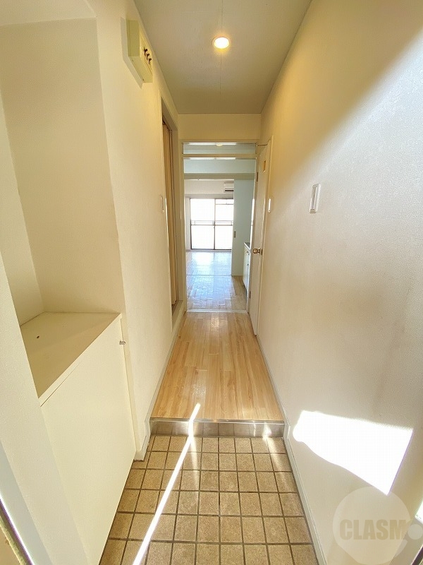 玄関　同タイプ別部屋の写真