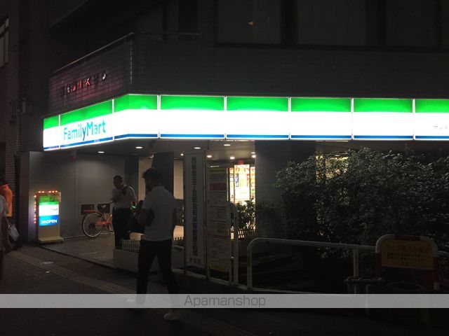 コンビニ　ファミリーマート（コンビニ）まで120m