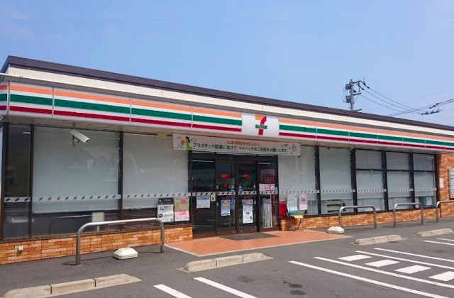 コンビニ　セブンイレブン四国中央市土居町入野店（コンビニ）まで1000m