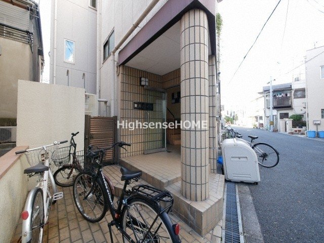 エントランス　建物の内部です