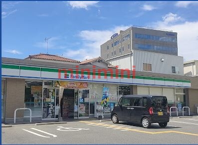 コンビニ　ファミリーマート南吹田一丁目店（コンビニ）まで412m