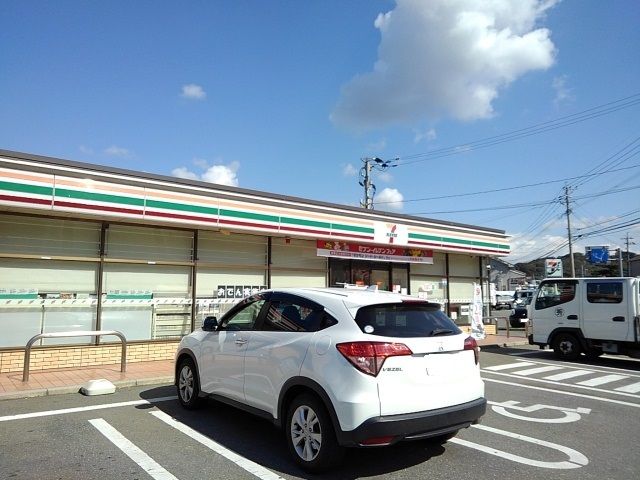 コンビニ　セブンイレブン福津内殿店（コンビニ）まで550m