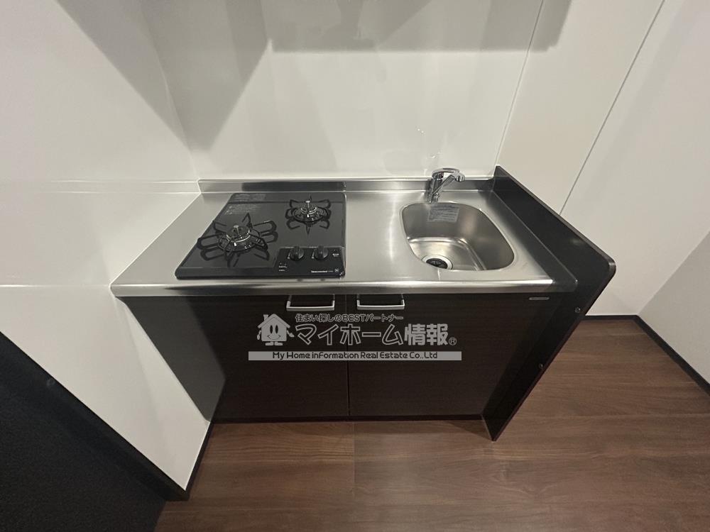 キッチン　※内観写真は102号を引用しており、内装が異なる場合がござい