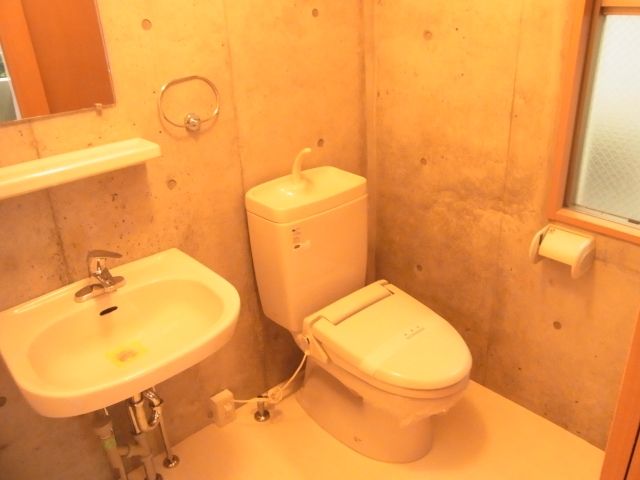 洗面設備　※同タイプの別のお部屋です。