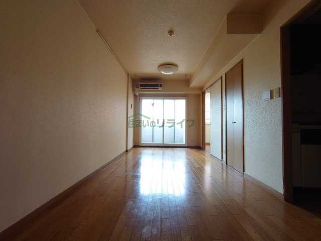 居室・リビング　別部屋参考写真です。