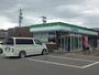コンビニ　ファミリーマート上郷店（コンビニ）まで708m