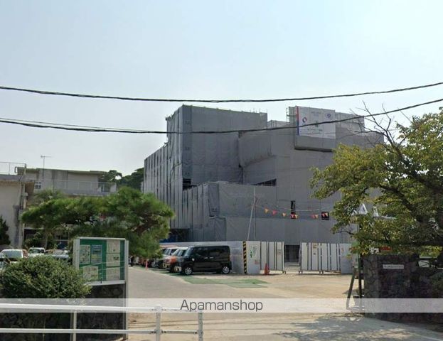 中学校　城北中学校（中学校）まで684m