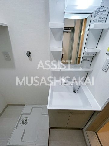 洗面設備　写真：設備同仕様の別物件です
