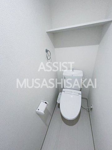 トイレ　写真：設備同仕様の別物件です