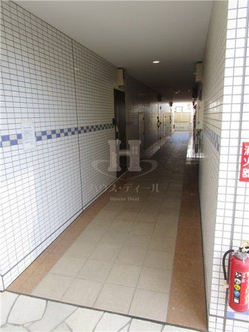 エントランス　落ち着いたエントランスです