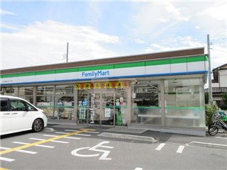 コンビニ　ファミリーマート川口南鳩ヶ谷一丁目店（コンビニ）まで578m