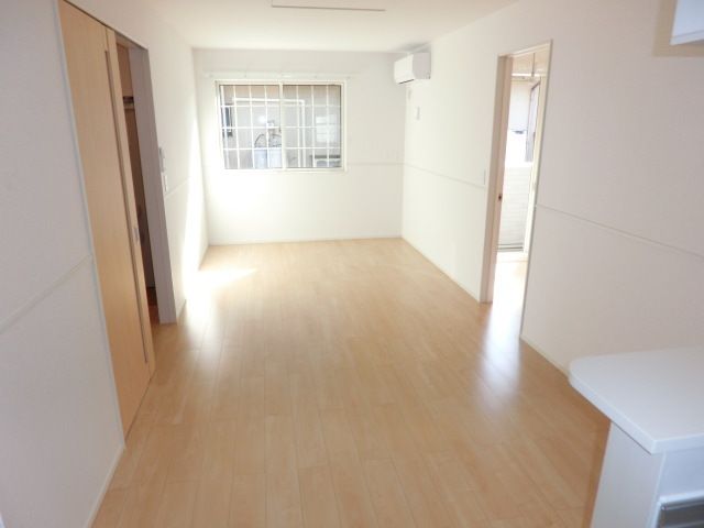 その他部屋・スペース　キッチンからのリビング！