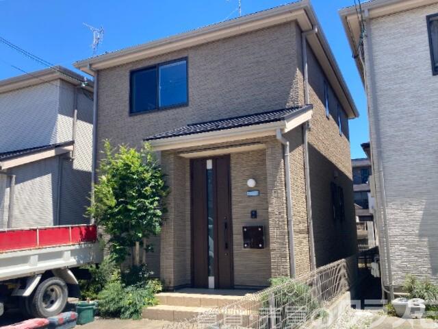 建物外観　駐車場１台無料です♪