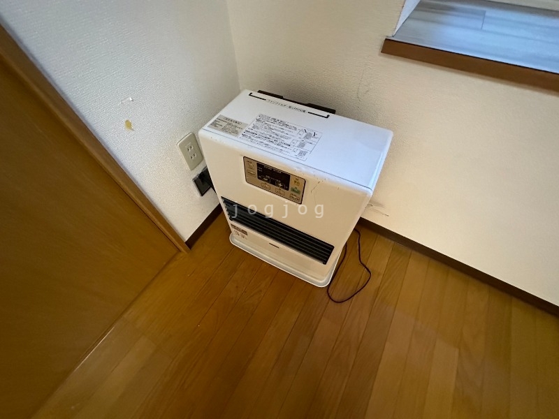 その他設備　冬はあったか石油ストーブです。