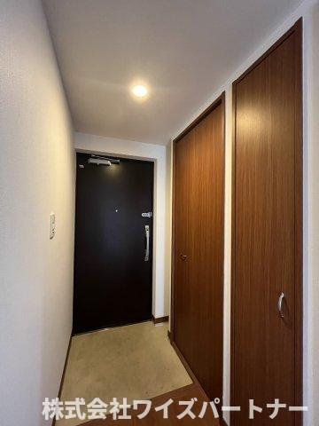 玄関　※別号室の為、現況優先
