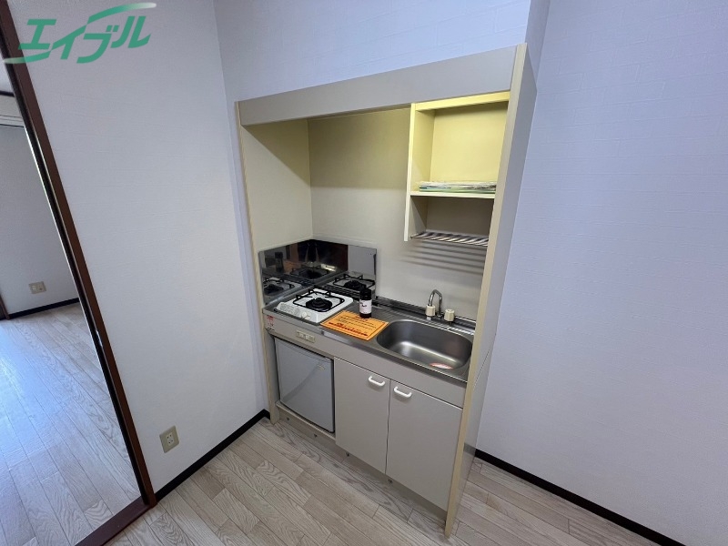 キッチン　同物件別部屋の写真