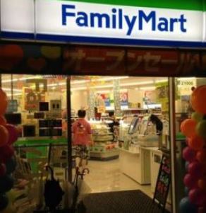 コンビニ　ファミリーマート 台東駒形一丁目店（コンビニ）まで199m