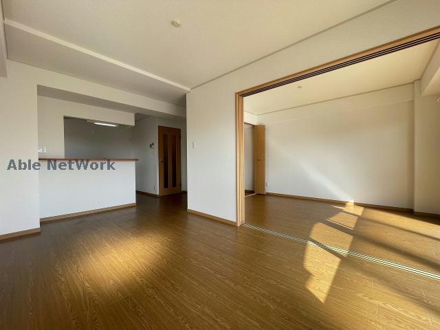 居室・リビング　※同物件別部屋の写真です。