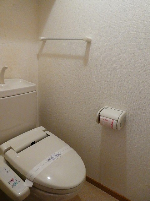トイレ　写真は204号室です（参考）