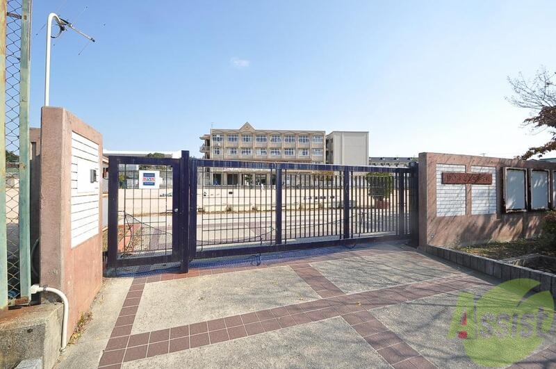 小学校　神戸市立長坂小学校（小学校）まで817m