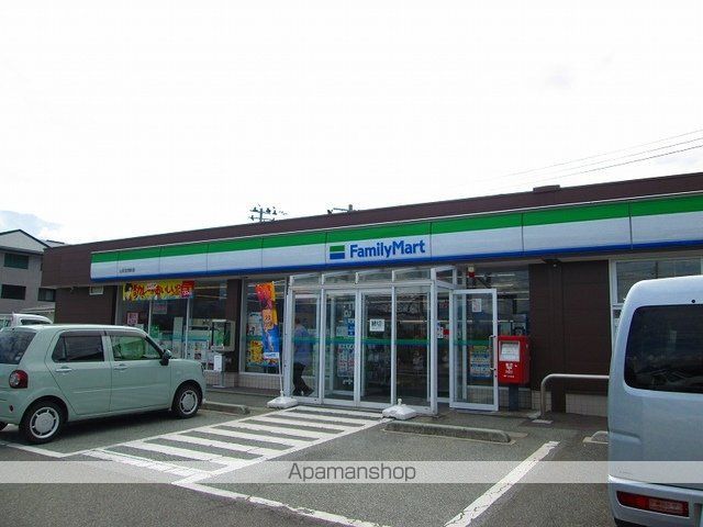 コンビニ　ファミリーマート山形空港前店（コンビニ）まで1220m