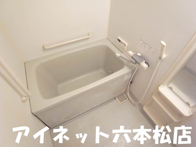 バス・シャワールーム　一日の疲れを癒してください。