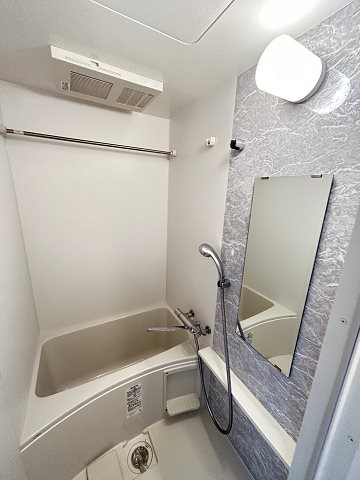 バス・シャワールーム　落ち着いた空間のお風呂です
