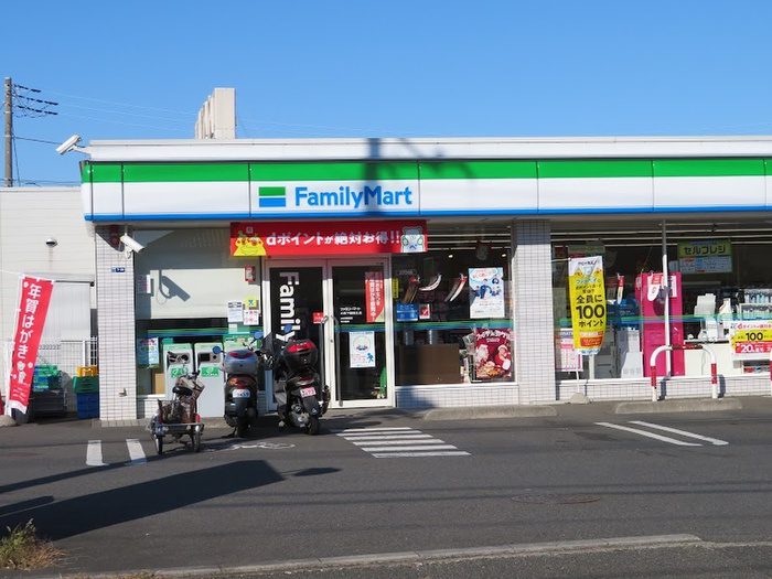 コンビニ　ファミリーマート（コンビニ）まで194m
