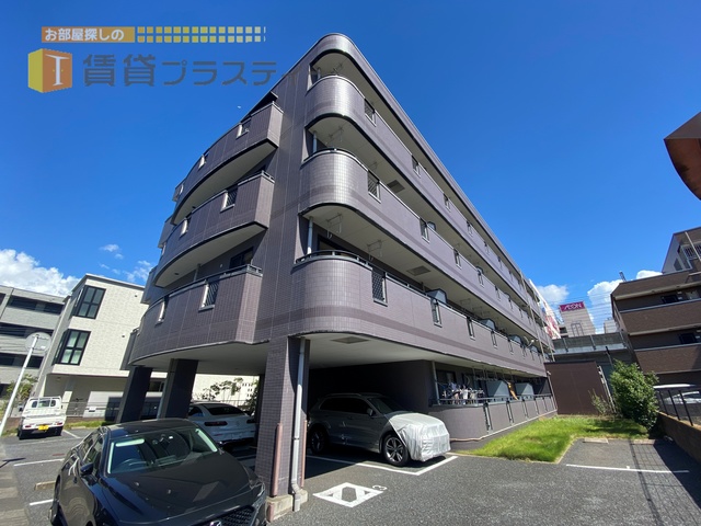 建物外観　駅から直線で寝坊しても間に合いますね。