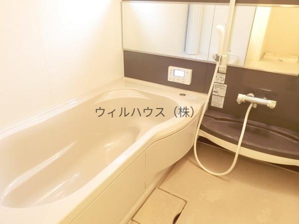 バス・シャワールーム　追い焚き機能付きです！