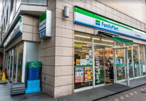 コンビニ　ファミリーマート 麻布十番商店街通り店（コンビニ）まで307m