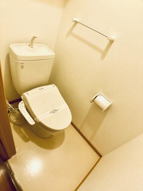 トイレ　写真は別の部屋のものです。