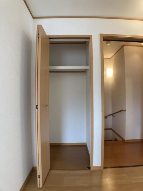 収納　写真は別の部屋のものです。