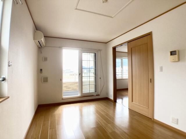 居室・リビング　写真は別の部屋のものです。