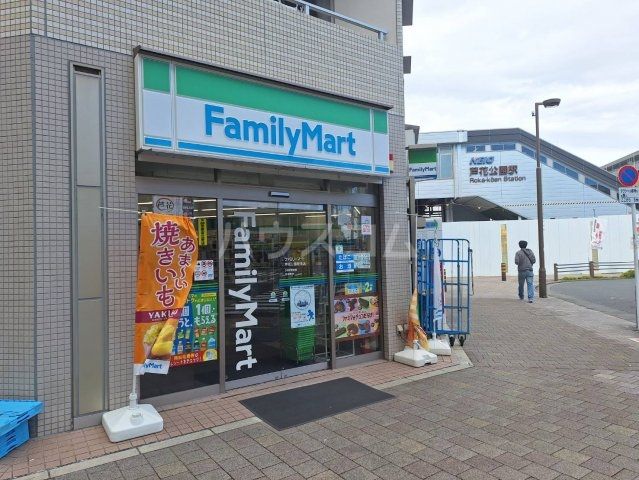 コンビニ　ファミリーマート　芦花公園駅南店（コンビニ）まで117m