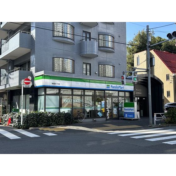 コンビニ　ファミリーマート（コンビニ）まで250m