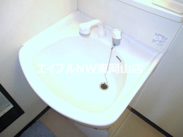 洗面設備　別のお部屋の写真です。実際とは異なります。