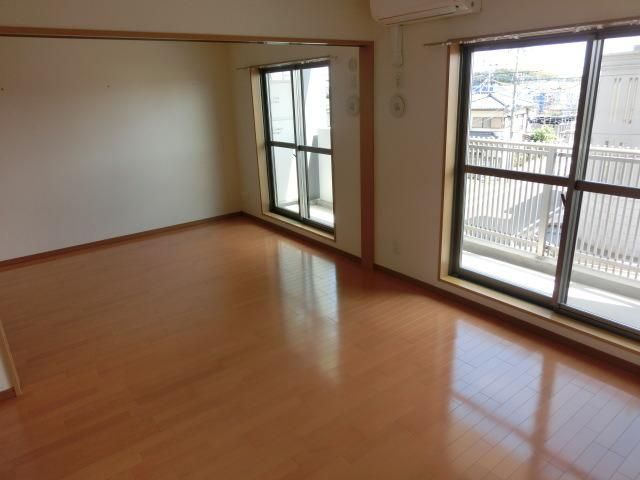 居室・リビング　明るいお部屋です