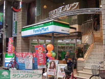 コンビニ　ファミリーマート（コンビニ）まで120m