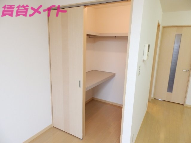収納　同型参考写真