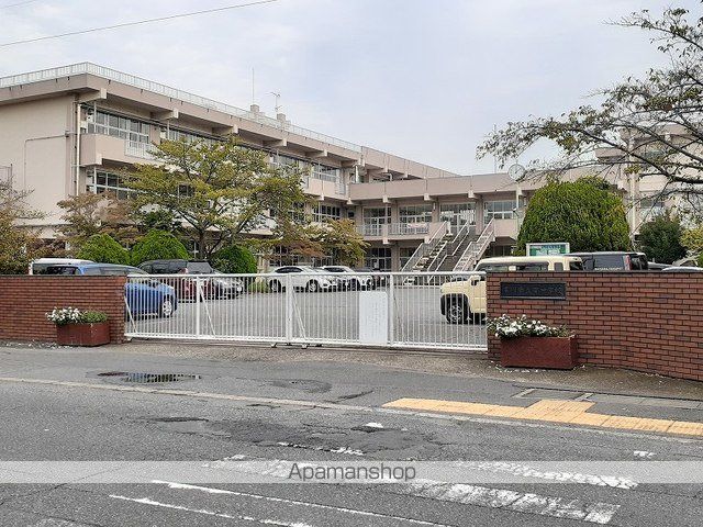 中学校　吉川市立南中学校（中学校）まで210m