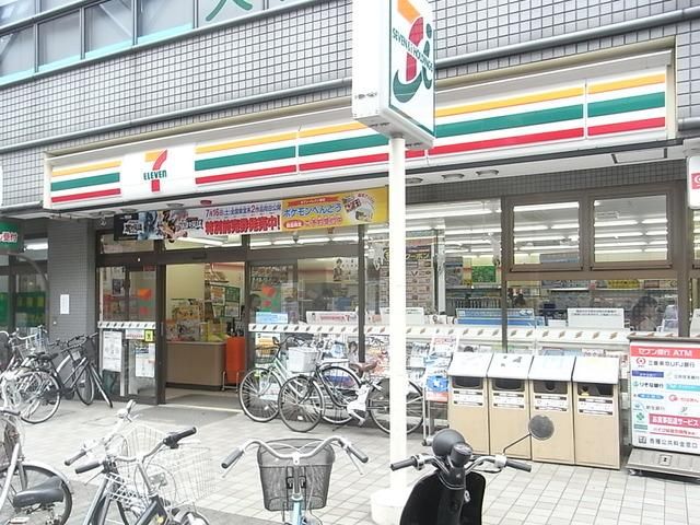コンビニ　セブンイレブン（コンビニ）まで447m