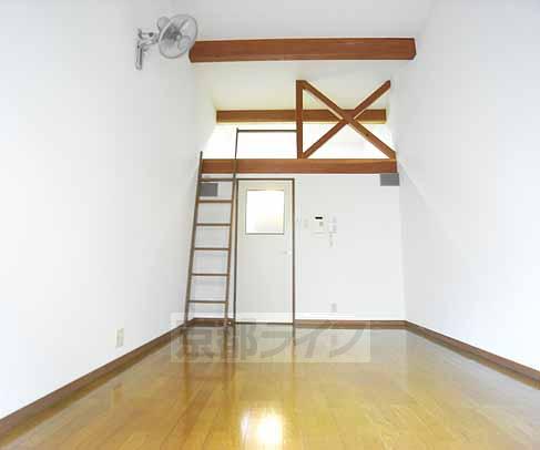 居室・リビング　広ーいロフトがあるのが特徴です